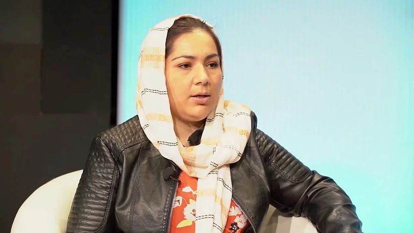 Khadija Amin_ presentadora y reportera en los telediarios en Afganistán_